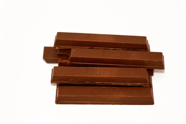 カイロ エジプト 2022年11月7日 ヨークのローンズツリー社が作成したチョコレートで覆われたウェーハバー コンフェクトであるKitkat キットカット ネスレ キットカット チョコレート ウエハ — ストック写真
