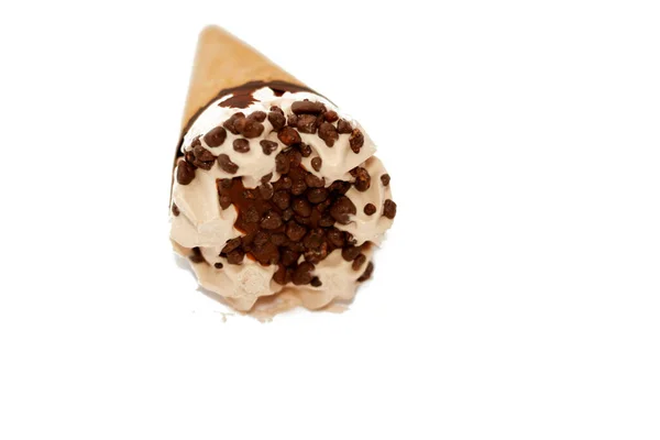 Κώνο Παγωτό Βανίλια Συμπλήρωση Κομμάτια Τσιπ Σοκολάτας Ένα Τραγανό Κώνους — Φωτογραφία Αρχείου