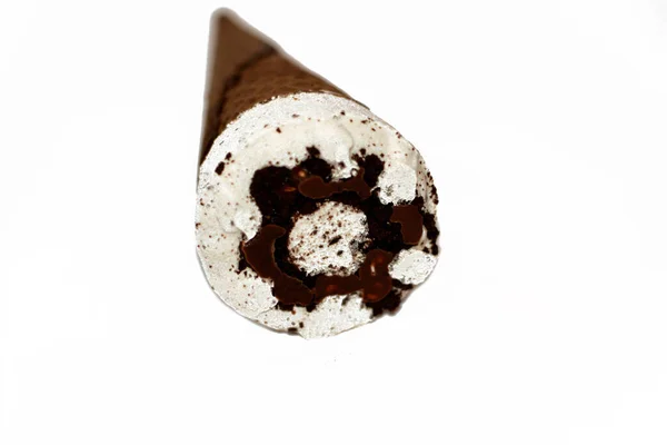 Eiscreme Vanillekegel Mit Belag Von Schokoladenstücken Knusprigen Waffelkegeln Selektiver Schwerpunkt — Stockfoto