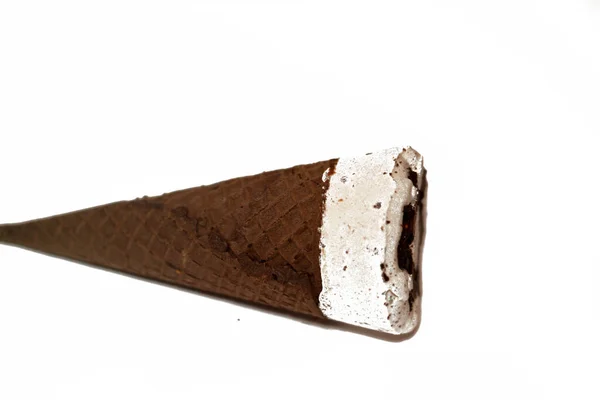 Κώνο Παγωτό Βανίλια Συμπλήρωση Κομμάτια Τσιπ Σοκολάτας Ένα Τραγανό Κώνους — Φωτογραφία Αρχείου