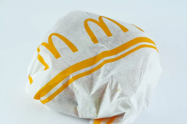 카이로 이집트 2022 맥도널드의 이집트 연쇄로 배달되는 맛있는 샌드위치와 맥도날드의 — 스톡 사진