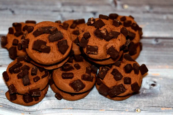 Biscoitos Chocolate Fresco Assado Com Pedaços Chocolate Biscoitos Tradicionais Chocolate — Fotografia de Stock