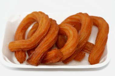 Türk Churros, Türkiye 'de çok popüler sokak yemekleri veya sokak tatlıları, Halka Tatlisi yağda kızartılmış ve bal şurubuyla tatlandırılmış dairesel tatlı, halka tatlisi Sweet Churros' un seçici odak noktası