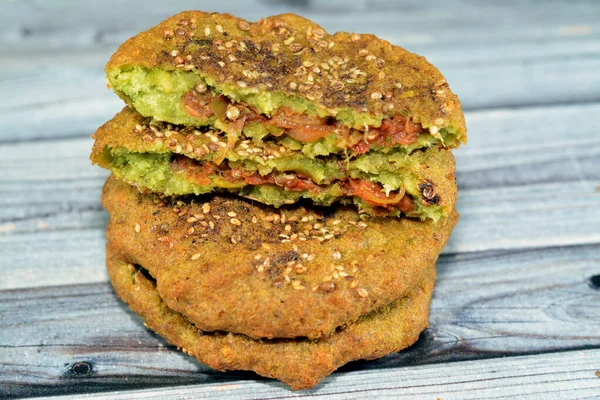 Traditionelle Ägyptische Gebratene Falafel Bällchen Grüner Burger Aus Gemahlenen Kichererbsen — Stockfoto