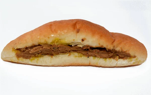프랑스 향신료 전통적 이집트 샌드위치를 배경에 선택적으로 초점을 맞춘다 — 스톡 사진
