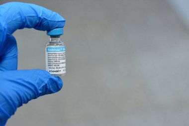 Kahire, Mısır, 8 Aralık 2022: Nobivac Kuduz dengeli, kuduz aşısı uygulandı ve hayvan derialtı veya kas içi, MSD Holland için tam koruma sağlandı.