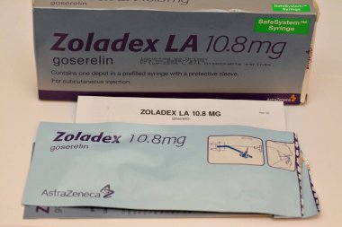 Kahire, Mısır, 14 Aralık 2022: Zoladex LA 10.8 mg goserelin asetat endometriyozis, endometriyal incelme, meme kanseri ve AstraZeneca UK tarafından prostat kanseri olarak belirtilen neoplastik implant.