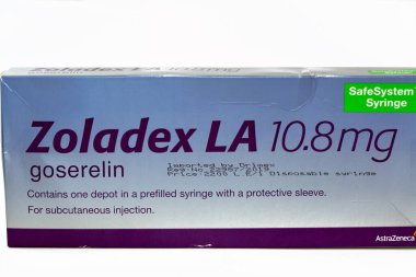 Kahire, Mısır, 14 Aralık 2022: Zoladex LA 10.8 mg goserelin asetat endometriyozis, endometriyal incelme, meme kanseri ve AstraZeneca UK tarafından prostat kanseri olarak belirtilen neoplastik implant.