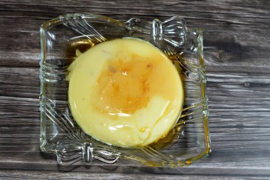 Krem karamel, karamelli tart, karamelli puding veya muhallebi, sütle, şekerle ve yumurtalarla yapılmış, seçici odaklı, karamel soslu bir muhallebi türüdür.