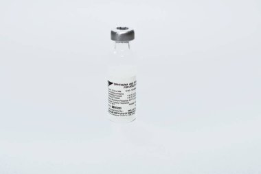 Kahire, Mısır, 13 Aralık 2022: Çocuklar ve yetişkinler için omuz kaslarına Difteri Tetanos aşısı, Vacsera Mısır tarafından yapılan difteri ve tetanos toksit aşısı