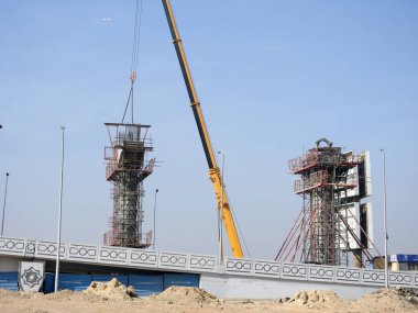 Kahire, Mısır, 14 Aralık 2022: Yeni Mısır 'ın gayrimenkul altyapılarından biri olan ve halen yapım aşamasında olan yeni Kahire raylı taşıma sisteminin inşaat sahası