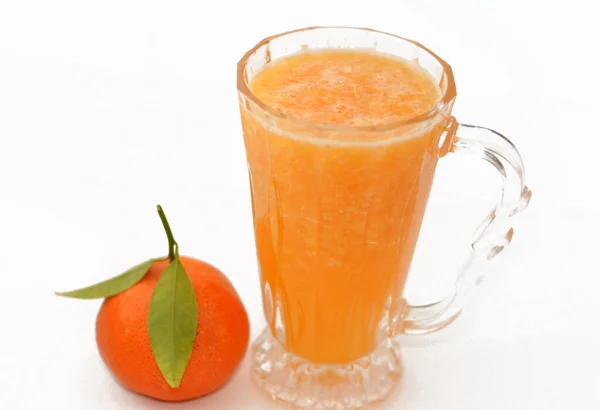 Tangerine Juice, The mandarin orange (Citrus reticulata), also known as the mandarin or mandarine, a small citrus tree fruit. Treated as a distinct species of orange, Tangerine Citrus tangerina fruit
