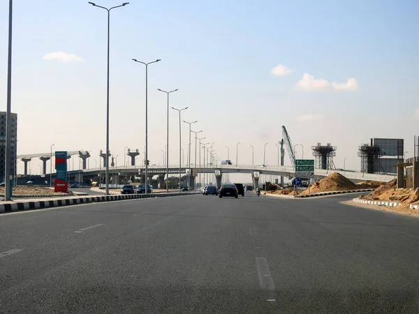 Kahire, Mısır, 7 Aralık 2022: Mısır 'da Shinzo Abe ekseni devriye otoyolu, eski Japon başbakanı Shenzo Abe karayolu üzerinde inşa halindeki bölgelerle isimlendirilmiştir.