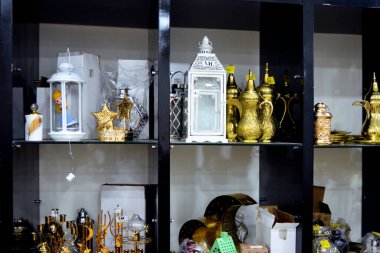 İslami Ramazan aylarında pirinç sürahiler, şenlik fenerleri, lambalar veya Fanous 'un Müslümanlar için bayram ikonu olarak hazırlanması, kutsal ayın kutlanması, seçici odak noktası