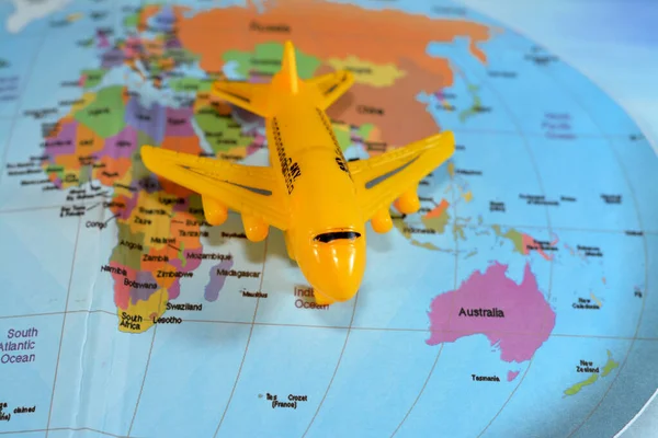 Mapa Colorido Del Mundo Con Avión Con Los Continentes África — Foto de Stock