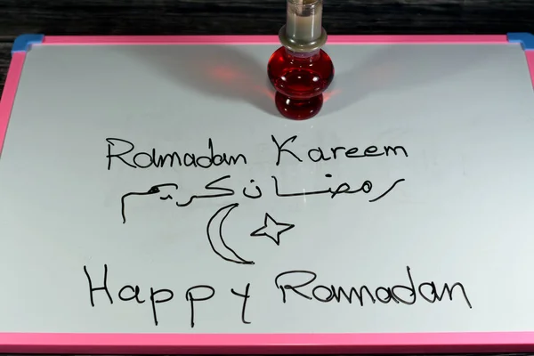 Ramadán Kareem Texto Árabe Inglés Escrito Mano Tablero Como Una — Foto de Stock