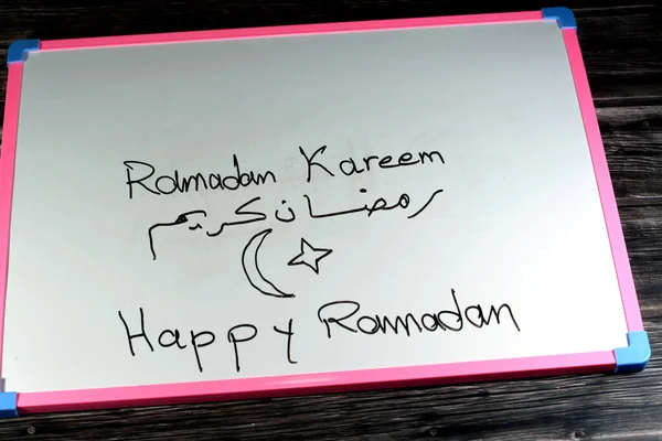 Ramadán Kareem Texto Árabe Inglés Escrito Mano Tablero Como Una — Foto de Stock