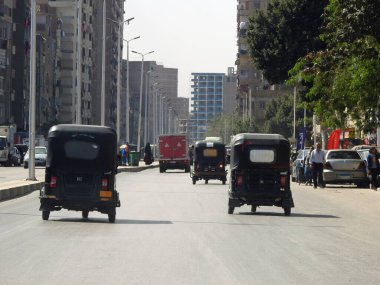 Kahire, Mısır, 9 Mart 2023: oto rickshaw, bebek taksi, mototaxi, güvercin, jonnybee, bajaj, chand gari, lapa, tuk-tuk, tum-tum, Keke-napep, Maruwa, 3wheel, pragya, bao-bao, kolay bisiklet, cng ve tukxi