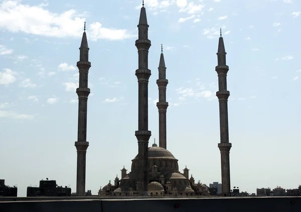 Une Grande Mosquée Avec Multiples Minarets Dômes Différentes Tailles Hauteurs — Photo