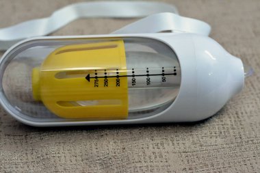 Tek kullanımlık Hasta Kontrollü Analjezik Sistemler PCA pompası, ameliyat sonrası ağrı yönetimi, erken tedaviden sonra ve özellikle ağrı kesiciler, antibiyotikler ve ağrı kesiciler için ev terapisini mümkün kılar.