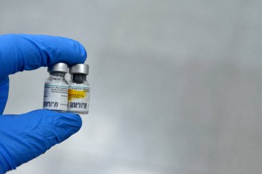 Kahire, Mısır, 11 Mart 2023: Neisseria Menenjit serogroup A ve B 'nin saflaştırılmış polisakkariti meningokoksik önleme için deri altı enjeksiyonu için diferansiyeli steril su ile tek doz
