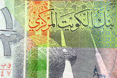 Kuveyt 'in ters tarafında yarım dinar yeşil kağıt banknot nakit para banknotu para birimi ve Kuveyt arması ve Kuveyt bayrağı ile 2014 dhow gemi sayısı yer almaktadır.