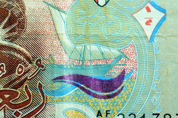 科威特四分之一第纳尔纸钞钞票钞票背面的一艘独桅帆船特写 上面还印有2014年解放塔号 上面印有科威特国旗和国徽 — 图库照片