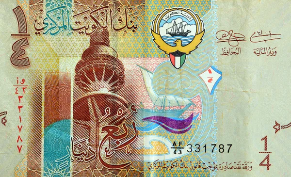 クウェート クウェート クウェート クウェート クウェート クウェートの紋章と旗で2014年解放タワーとダウ船の問題を特徴とする現金紙幣 — ストック写真
