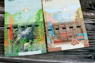 Kuveyt yarım ve çeyrek dinar kağıt banknotlar nakit para para döviz özellikleri Kuveyt kuleleri, bir dhow gemi, arma, Kuveyt bayrağı, kaplumbağa, balık, ilk para, ahşap kapı ve kurtuluş kulesi