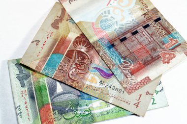 Kuveyt yarım ve çeyrek dinar kağıt banknotlar nakit para para döviz özellikleri Kuveyt kuleleri, bir dhow gemi, arma, Kuveyt bayrağı, kaplumbağa, balık, ilk para, ahşap kapı ve kurtuluş kulesi