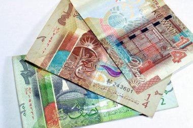 Kuveyt yarım ve çeyrek dinar kağıt banknotlar nakit para para döviz özellikleri Kuveyt kuleleri, bir dhow gemi, arma, Kuveyt bayrağı, kaplumbağa, balık, ilk para, ahşap kapı ve kurtuluş kulesi