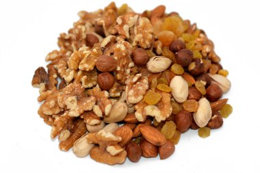 Çeşit çeşit fındık, fındık, fındık, badem, ceviz, kuru üzüm karışımı ve çiğ yenebilir, vitamin ve mineral içerir ve Ramazan ayında kullanılabilir.