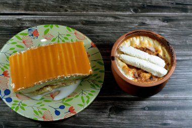 Tres leches kek, pan tres leches üzeri krem şanti ve karamel sosuyla kaplı ve sütlü kremayla kaplanmış, ayrıca Stla, Sholezard olarak da bilinir.