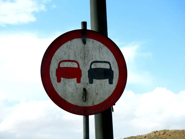 Боковой Дорожный Знак Запрещающий Проезд Зоны Проезда Обгона Проезжают Автомобильную — стоковое фото