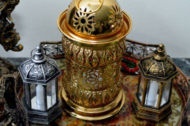 Ramazan Feneri lambası veya Fanous Ramazan, Arap İslam ülkelerinde oruç günlerinin bayramını kutlamak için, Müslümanlar arasında kutsal oruç günleri, Ramazan fanlarının seçici odağı