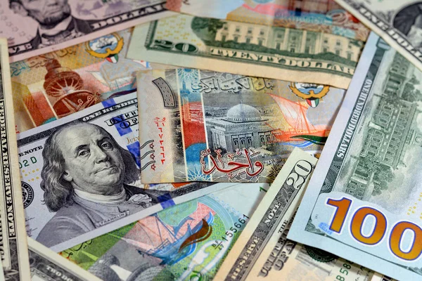 달러의 지폐의 가치와 쿠웨이트 디나르 쿠웨이트 — 스톡 사진