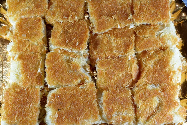 Traditional Middle Eastern Dessert Knafeh Konafa Made Spun Pastry Kataifi — Stock Photo, Image