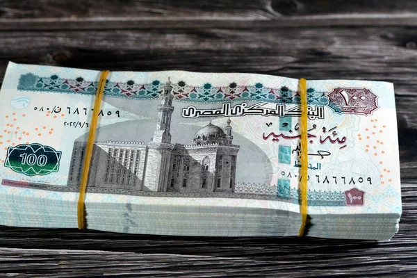 Stack Egyptské Měny 100 Egp Sto Egyptských Liber Bankovky Utrácení — Stock fotografie