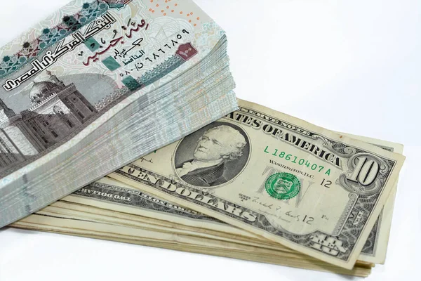 堆积如山的埃及钞票 面值100埃及镑 面值100埃及镑 面值为美元 古董币 埃及和美国货币兑换率 — 图库照片