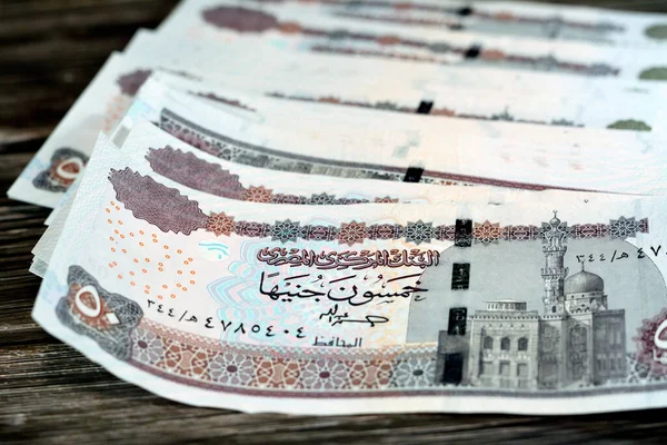 Αίγυπτος Χρήματα Στοίβα Των Λιρών Που Απομονώνονται Στο Φόντο Ξύλο — Φωτογραφία Αρχείου