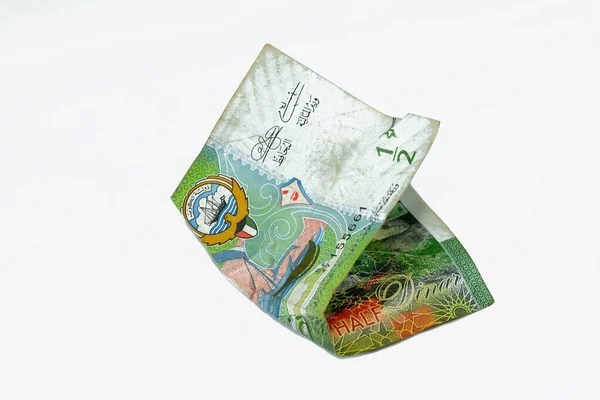 Селективный Фокус Смятых Кувейтских Денег Половины Кувейта Динар Банкноты Купюры — стоковое фото