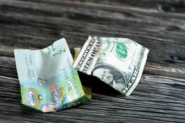 Ráncos Gyűrött Kuvaiti Fél Kwd Dinár Bankjegy Amerikai Dollár Készpénz — Stock Fotó