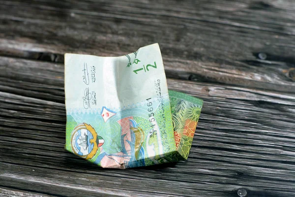 Обраний Фокус Розгромлених Кувейтських Грошей Кувейтській Банкноті Ізольованих Зморшкуватих Динарних — стокове фото