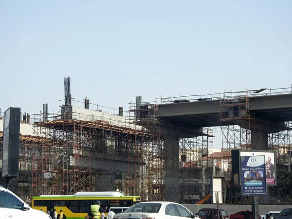 2023年4月18日 埃及开罗 Orascom公司正在建设的开罗单轨铁路线 在新开罗市设有铁路线和铁路线 快速运输系统 最长的司机减少单轨铁路线 — 图库照片