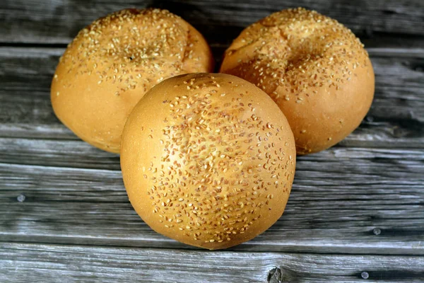 크기의 햄버거 빵굽고 씨앗으로 일종으로 일반적으로 밀가루 버터의 반죽으로 맛있는 — 스톡 사진