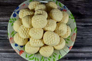 Geleneksel Arap kurabiyeleri, İslami bayramları kutlamak için El-Fitr ziyafeti için, çoğunlukla ghee 'den yapılmış Mısır Ghoriba' sı, İslami ziyafette bazen fındıkla doldurulmuş lezzetli bir fırın.