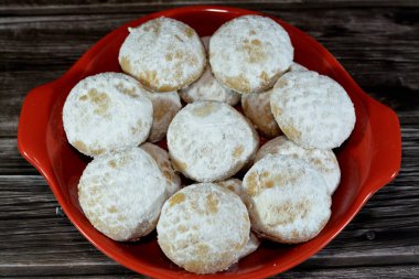 El-Fitr bayramını kutlamak için geleneksel Arap kurabiyeleri, pudra şekeri, fındık ve fındık dolması ve Malban izole edilmiş