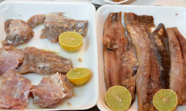 페쉬크 전통적 식사는 발효시키고 소금을 뽕나무 훈제를 뜨거운 그리고 것이다 — 스톡 사진