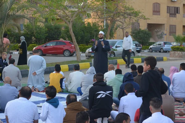 stock image Cairo, Egypt, April 21 2023: A mosque preacher Imam performs Eid Al Fetr Khutbah (sermon) in an open air space near the mosque, Islamic breakfast feast day after Ramadan prayers and celebration