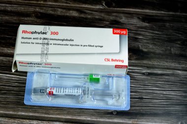 Kahire, Mısır, 2 Mayıs 2023: İnsan anti-D (Rh) immünoglobülin Rophylac IV veya IM enjeksiyonu için 1500 IU (IV veya IM) Rh (D) negatif kadınların aşılanmasını önlemek için